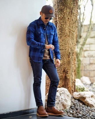 С чем носить темно-коричневые кожаные ботинки челси мужчине