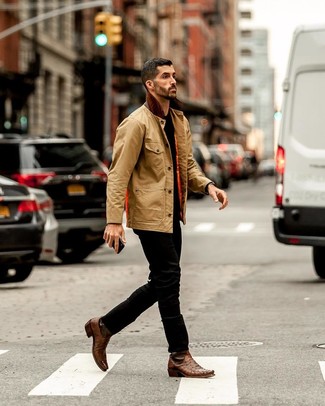 С чем носить темно-коричневые кожаные ковбойские сапоги мужчине