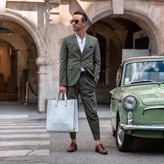 С чем носить темно-коричневые кожаные туфли дерби