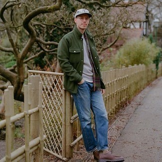 С чем носить темно-коричневые кожаные ботинки дезерты