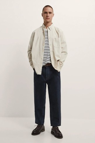 С чем носить темно-коричневые кожаные ботинки дезерты