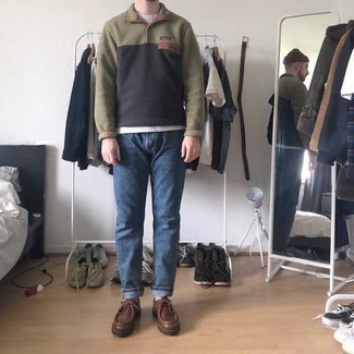 С чем носить темно-коричневые кожаные ботинки дезерты