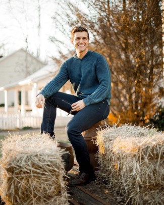 С чем носить темно-коричневые кожаные ботинки дезерты