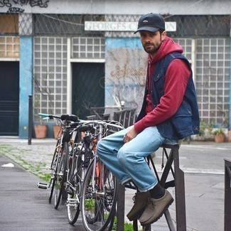 С чем носить темно-коричневые кожаные ботинки дезерты