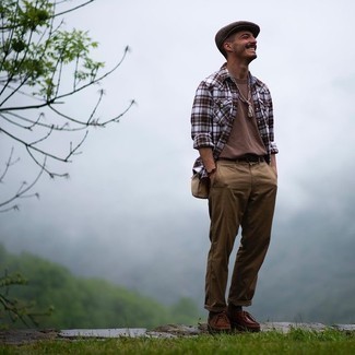 С чем носить темно-коричневые кожаные ботинки дезерты