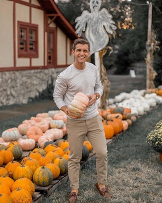 С чем носить темно-коричневые кожаные мокасины мужчине