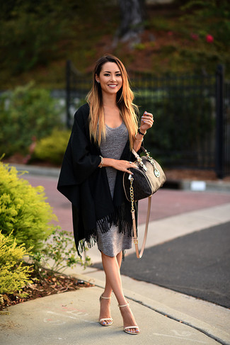 С чем носить темно-коричневую кожаную спортивную сумку женщине