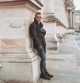С чем носить темно-коричневые кожаные перчатки мужчине