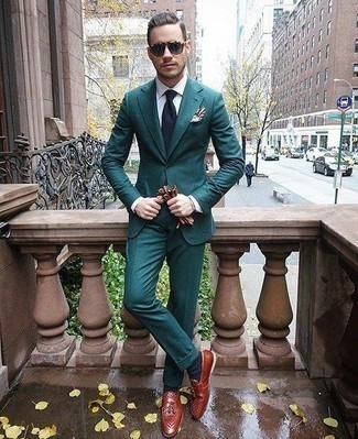 С чем носить темно-коричневые кожаные перчатки мужчине