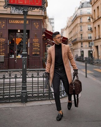 С чем носить темно-коричневые кожаные перчатки мужчине