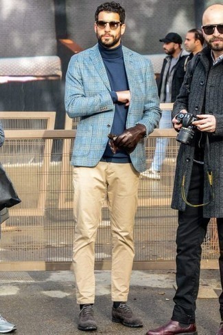 С чем носить темно-коричневые кожаные перчатки мужчине