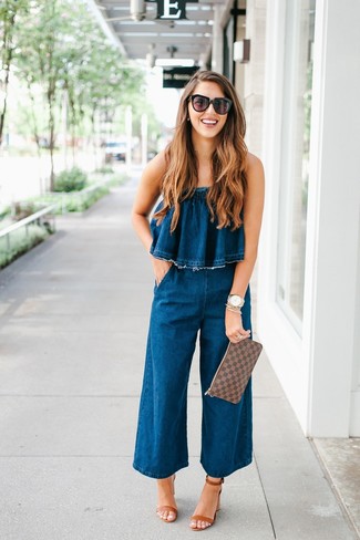 С чем носить темно-коричневые кожаные босоножки на каблуке