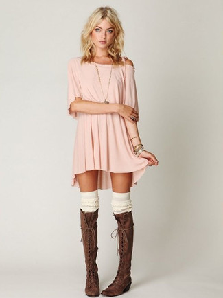 С чем носить темно-коричневые кожаные сапоги