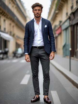 С чем носить темно-коричневые кожаные лоферы мужчине