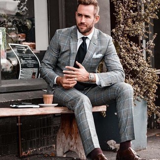 Как носить темно-коричневые кожаные монки с темно-серым костюмом