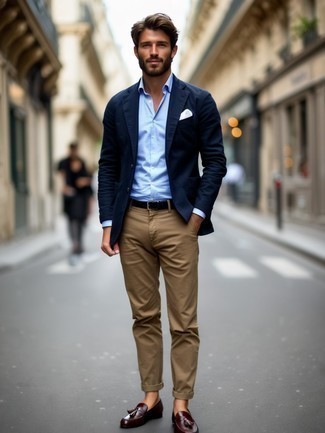 С чем носить темно-коричневые кожаные лоферы с кисточками