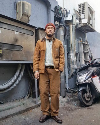 С чем носить темно-коричневые кожаные рабочие ботинки мужчине