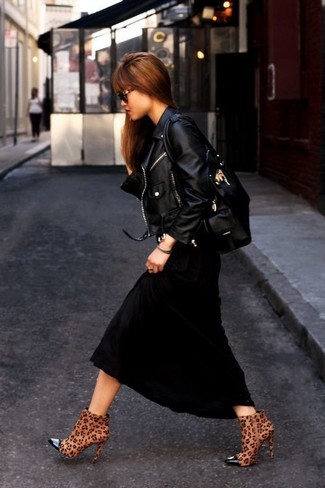 С чем носить темно-коричневые ботинки с леопардовым принтом женщине