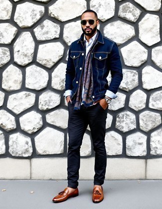 Какие брюки чинос носить с темно-коричневыми лоферами