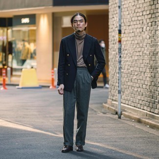 Какие двубортные пиджаки носить с темно-коричневыми лоферами мужчине