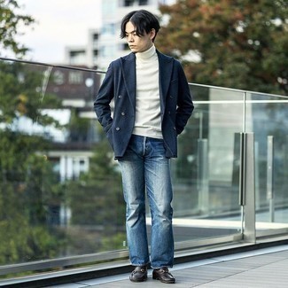 Какие двубортные пиджаки носить с темно-коричневыми лоферами мужчине