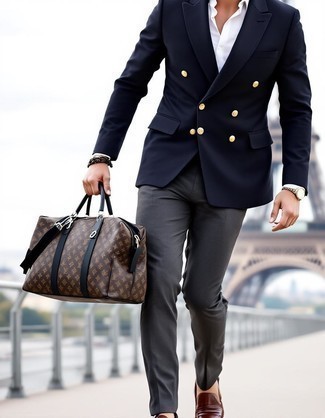 Какие двубортные пиджаки носить с темно-коричневыми лоферами мужчине