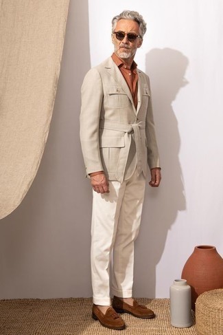 Какие полевые куртки носить с темно-коричневыми лоферами