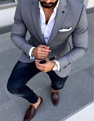 Какие джинсы носить с темно-коричневыми лоферами мужчине