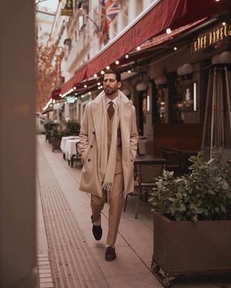 Какие длинные пальто носить с темно-коричневыми лоферами