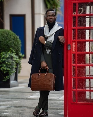 Какие длинные пальто носить с темно-коричневыми лоферами