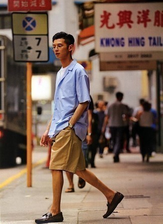 Какие шорты носить с темно-коричневыми лоферами мужчине