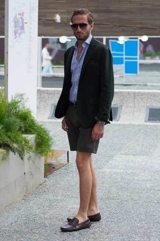 Какие шорты носить с темно-коричневыми лоферами мужчине