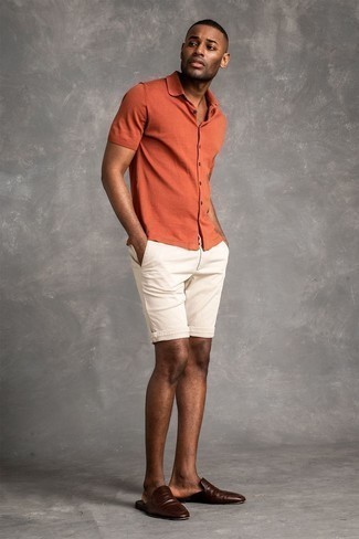 Какие шорты носить с темно-коричневыми лоферами мужчине