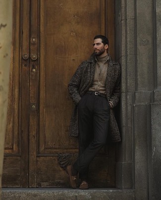 Какие водолазки носить с темно-коричневыми лоферами мужчине