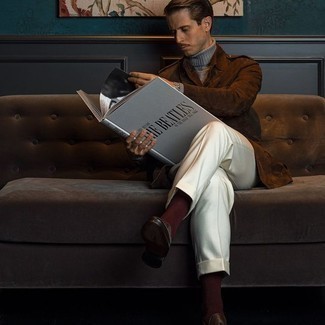 Какие водолазки носить с темно-коричневыми лоферами мужчине