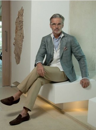 Какие свитера на молнии носить с темно-коричневыми лоферами мужчине