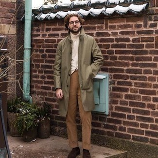 Какие свитера на молнии носить с темно-коричневыми лоферами мужчине