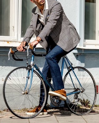 Какие пиджаки носить с темно-коричневыми низкими кедами мужчине