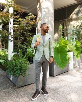 Какие пиджаки носить с темно-коричневыми низкими кедами мужчине