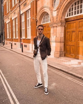 С чем носить темно-коричневую сумку почтальона