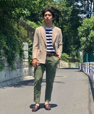 Какие брюки карго носить с темно-коричневыми монками