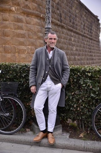 Какие трикотажные жилеты носить с темно-коричневыми монками