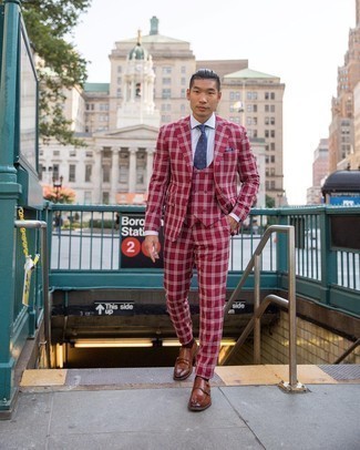 Какие костюмы-тройки носить с темно-коричневыми монками