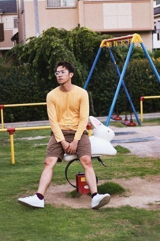 С чем носить темно-коричневые носки-невидимки мужчине