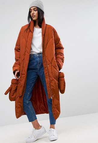 С чем носить темно-коричневую верхнюю одежду женщине