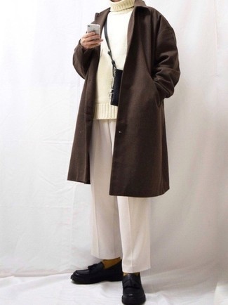 С чем носить темно-коричневое длинное пальто