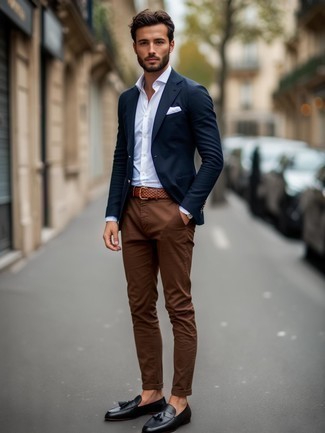 С чем носить темно-коричневые брюки мужчине