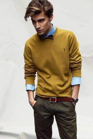 С чем носить темно-коричневый галстук-бабочку в шотландскую клетку мужчине