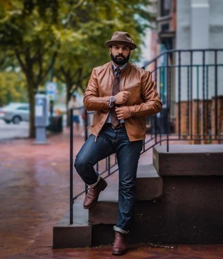 С чем носить темно-коричневый галстук в шотландскую клетку мужчине