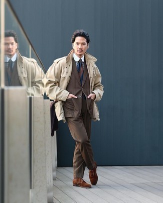 С чем носить темно-коричневый шарф в горошек мужчине